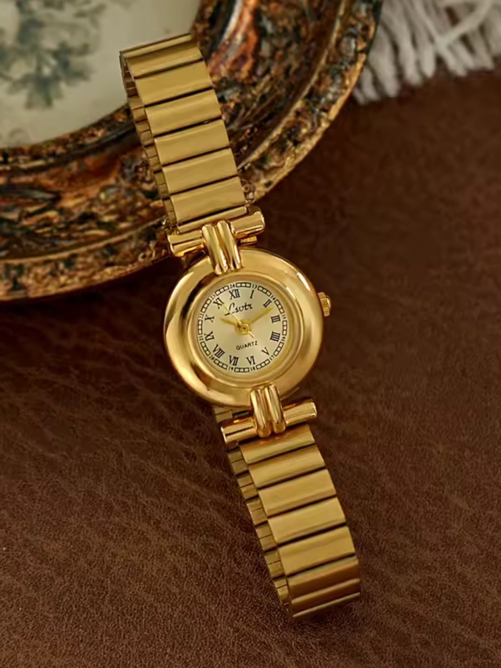Classic Vintage Gold Women’s Watch with Roman Numeral Dial - Picture 6 of 12